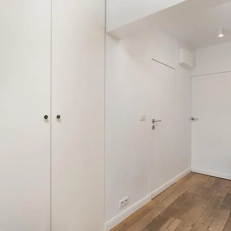 Bulwar Kurlandzki Downtown By Bookinghost