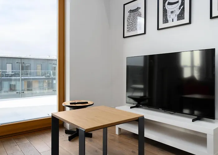 Bulwar Kurlandzki Downtown By Bookinghost * Cracovia