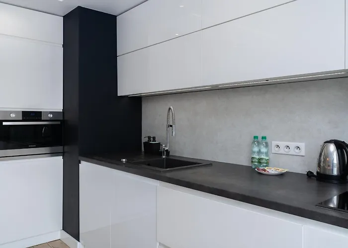 Bulwar Kurlandzki Downtown By Bookinghost * Cracovia