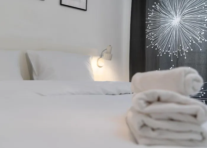 Bulwar Kurlandzki Downtown By Bookinghost * Krakow