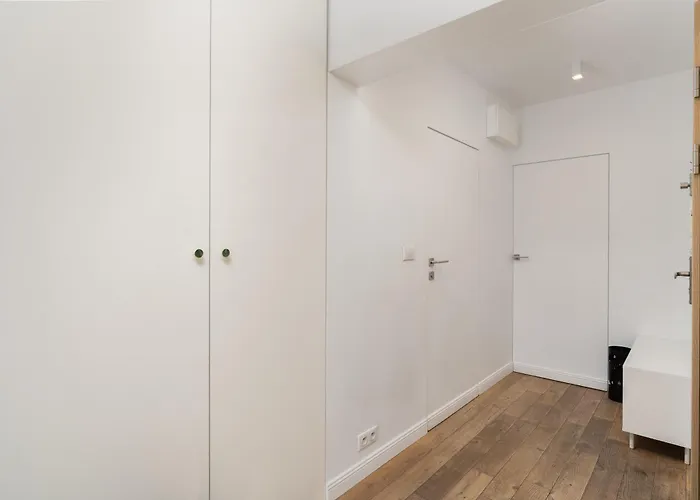 Bulwar Kurlandzki Downtown By Bookinghost