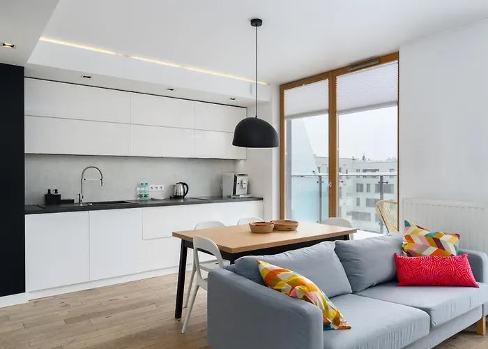 Bulwar Kurlandzki Downtown By Bookinghost