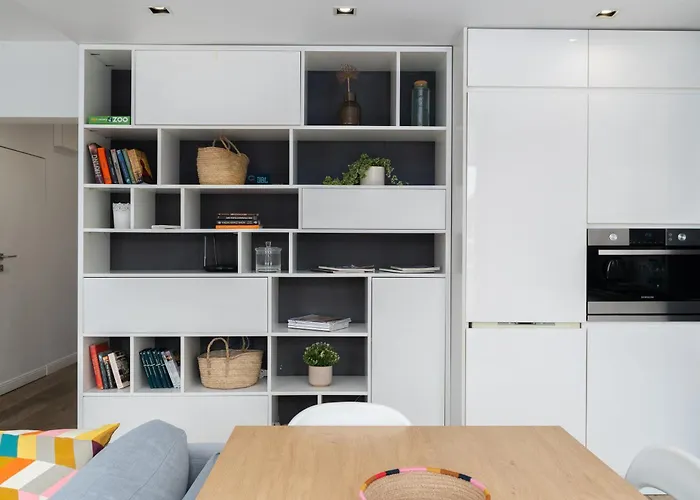 Bulwar Kurlandzki Downtown By Bookinghost *