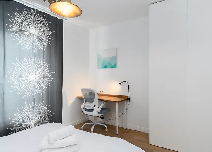 Bulwar Kurlandzki Downtown By Bookinghost * كراكوفيا