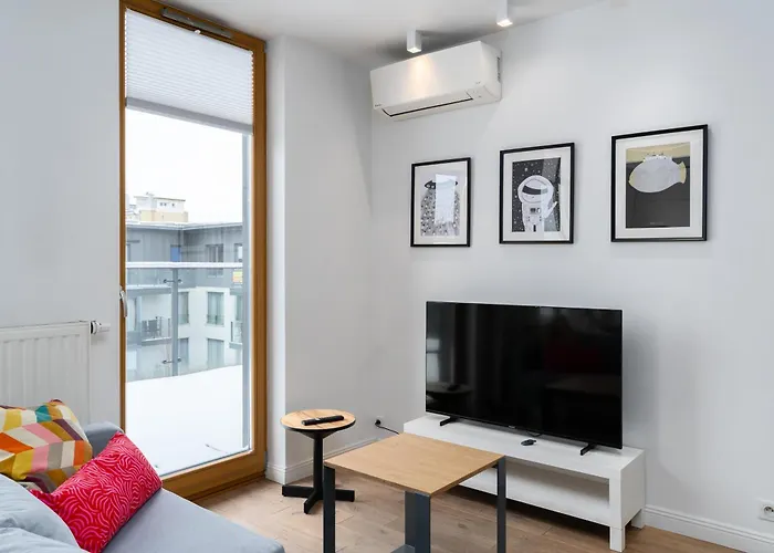 Bulwar Kurlandzki Downtown By Bookinghost *